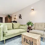 2 Bedroom Garden Flat