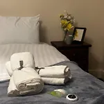 Ensuite Family Room In Stratford
