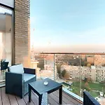 City View 2-Bed Battersea Penthouse - Underground Parking