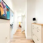 City View 2-Bed Battersea Penthouse - Underground Parking
