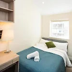 Mews 3 Double Bedroom Hidepark