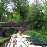 Cosy Canal Boat In Little Venice For Family & Friends