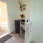 Cosy Family Home W/Wi-Fi, Parking, Self Check-In