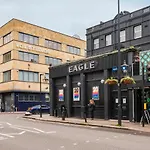 Farm View 2-Bedroom Apartment, Vauxhall