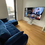 Luxury Top Floor Penthouse Apartment Near Heathrow