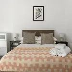 Outstanding 2 Bed Apartment In Central Camden Sleeps 6