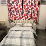 Lovely 1 Bedroom Flat In Quiet Wimbledon