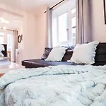 Bright And Well-Kept 2 Bed Flat! Russell Square