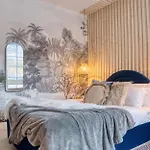 London Queen\'S Park With Cinema & Gaming Room