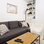 Lovely Apartment In Victoria Park Village