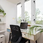 Lovely Apartment In Victoria Park Village