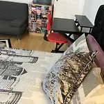 Comfy Rooms. Shared East London Homestay.