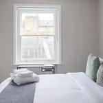 Spectacular Flat Located In Prime Notting Hill