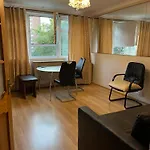 1 Bedroom Flat Close To City With Free Parking Arrangement