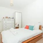 2 Bedroom East London Apartment With Amazing Views