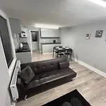 Cozy Two Bed In Brixton Next To Station