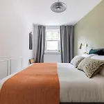 Contemporary Central Flat In Clerkenwell Green