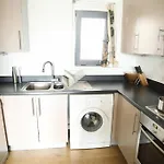 Big 2 Bedroom Flat Overlooking Canal & Park