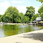 Big 2 Bedroom Flat Overlooking Canal & Park