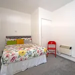 Flat In Clapham Budget Friendly Stay
