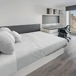 Modern en-suite studios in White City