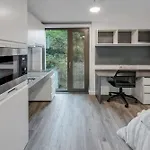 Modern en-suite studios in White City