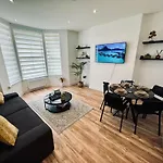 2 Bed Flat 10 Min From Notthing Hill!