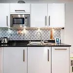 Guestready - Stylish Retreat Near The Airport