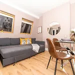 Olympia-Museums-KensingtonLondon Apartment