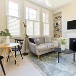 The Putney Classic - Trendy 2Bdr Flat