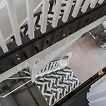 Beautiful & Luxurious 3 Bed Home, With Amazing Terrace