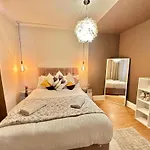 Three Bedroom Apartment Near Central London