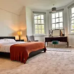 The Vicarage Tooting, Sw17