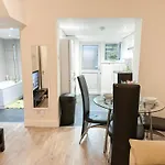 1-Bedroom Flat With Small Garden & Paid Parking In Finsbury Park, Highbury