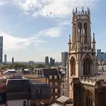 Chic Flat With Stunning City Views