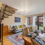Short Stays At Claire Place