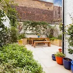 Luxury 2-Bed Marylebone Georgian House With Private Garden & Office