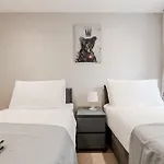 Battersea Spacious Home Perfect For Family And Groups With Free Parking Sleep 8