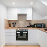 2 Bed Flat 10 Min From Notthing Hill!
