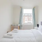 Fantastically Located 2Bd Flat Kensington