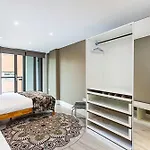 Duplex Two-Bed Apartment Near Tower Bridge