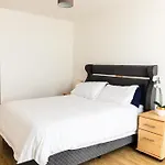 Modern 2 Bedroom Apartment Near Tower Bridge Free Parking
