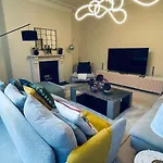 A Contemporary Flat In Chelsea