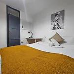 London E14 Stay
