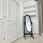 One Bedroom Flat With Private Terrace In Queen\'S Gate
