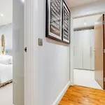 Modern 2-Bed, 2-Bath, Clapham Junction, Parking Spot Included