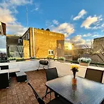 2 Bed Flat With Sunny Terrace
