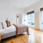 2 Bedr, 3 Beds, 2 Bath Covent Garden 3-Min Subway