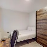 Spacious & Comfortable 2Br Apt Close To Stratford