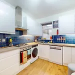 Spacious & Comfortable 2Br Apt Close To Stratford